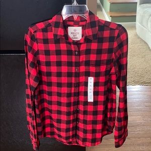 Women’s plaid long sleeve shirt